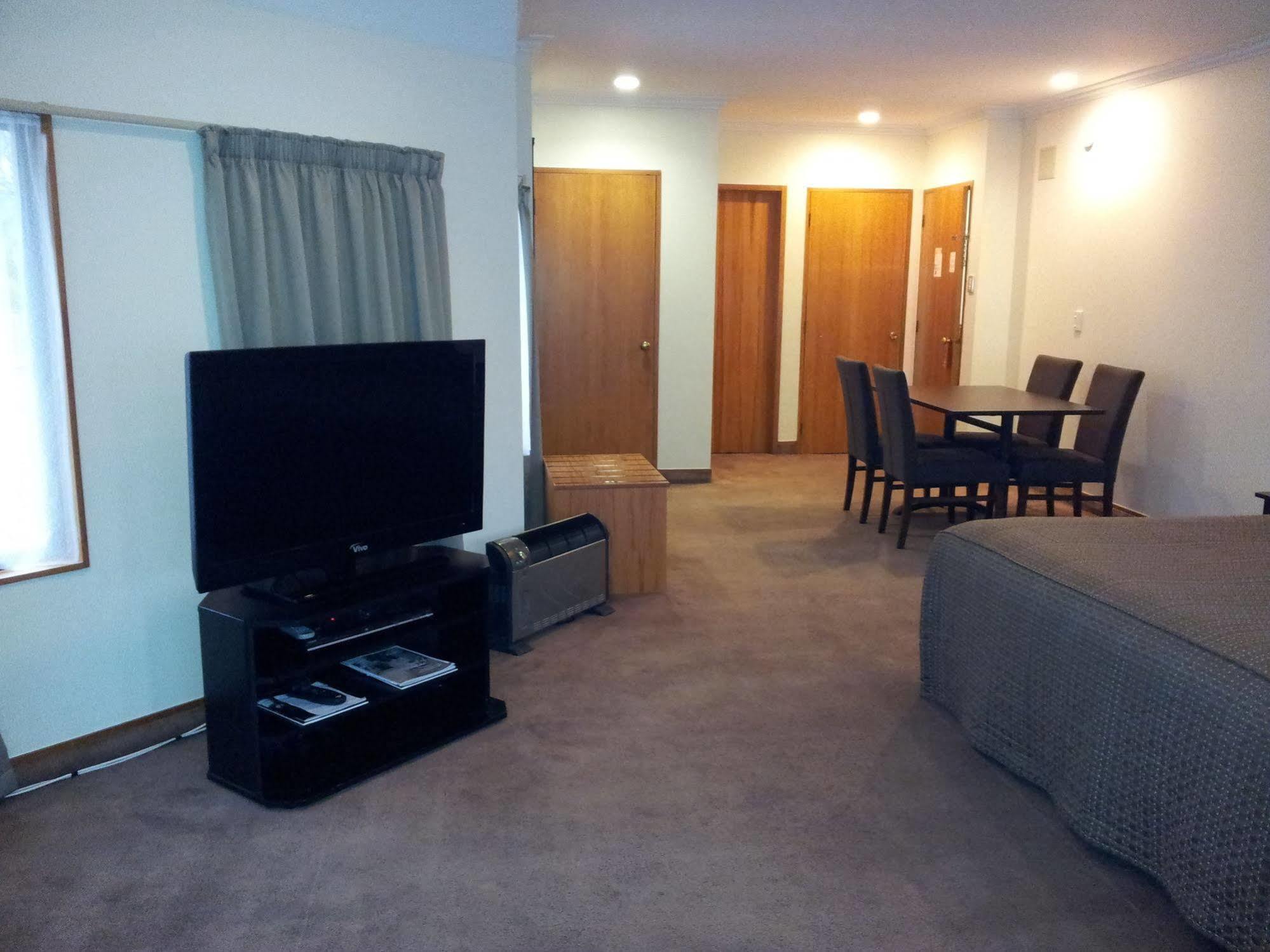 Fitzherbert Castle Motel Palmerston North Ngoại thất bức ảnh