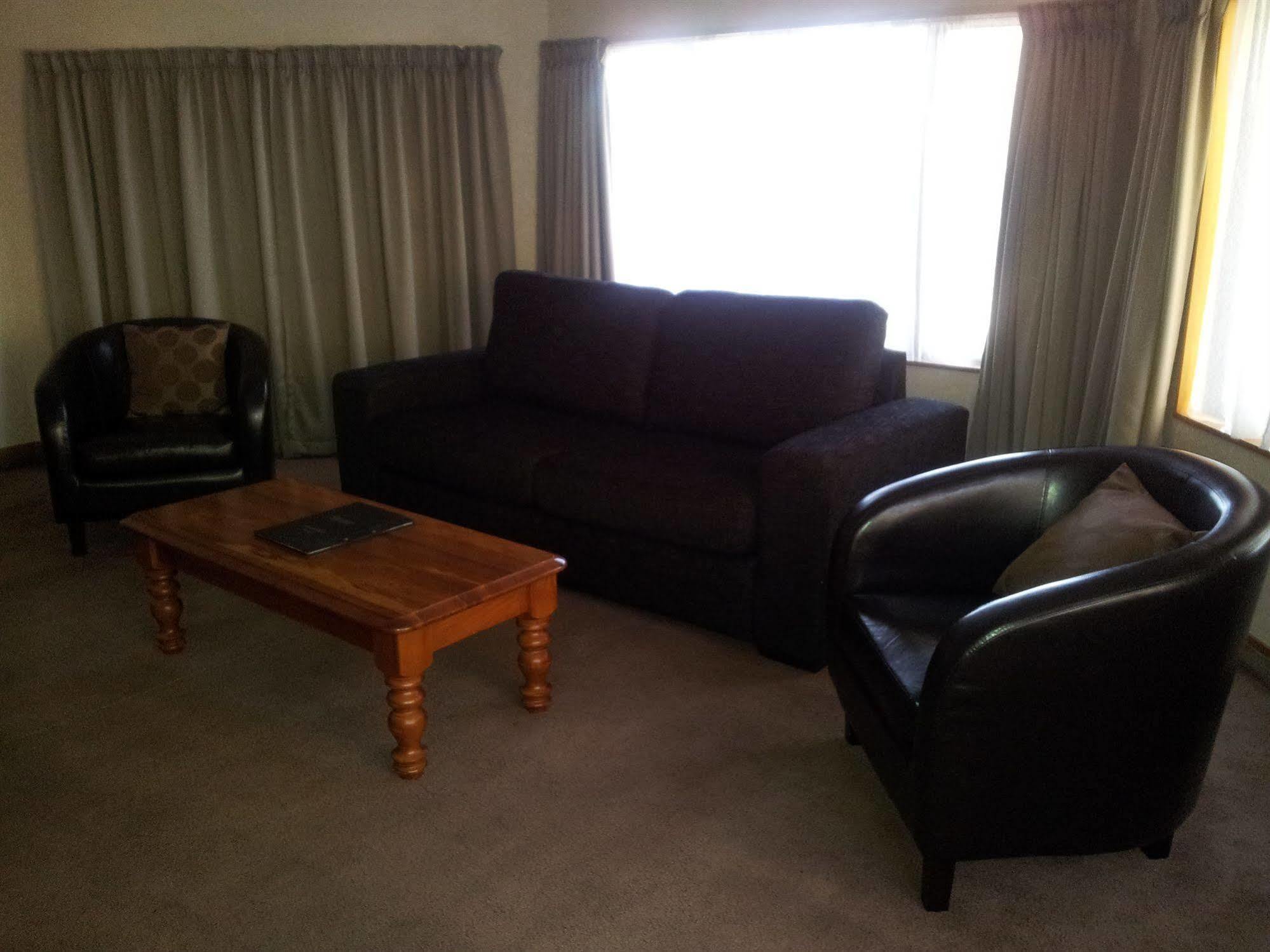 Fitzherbert Castle Motel Palmerston North Ngoại thất bức ảnh